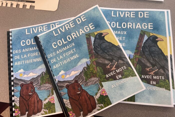 Livre à colorier des animaux de la forêt abitibienne, mot de vocabulaire, algonquin, français – Image 9