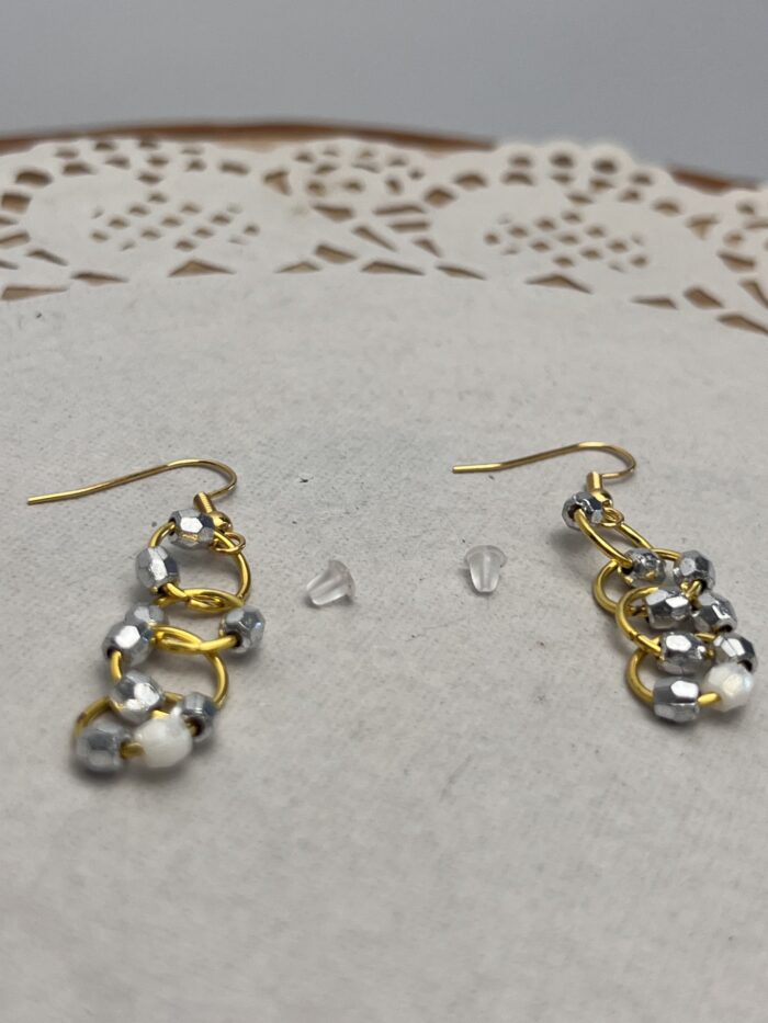 Boucles d'oreilles, chics, argents or, perle – Image 4