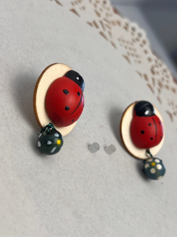 Boucles d'oreilles, coccinelle, rouge, vert, en bois – Image 4