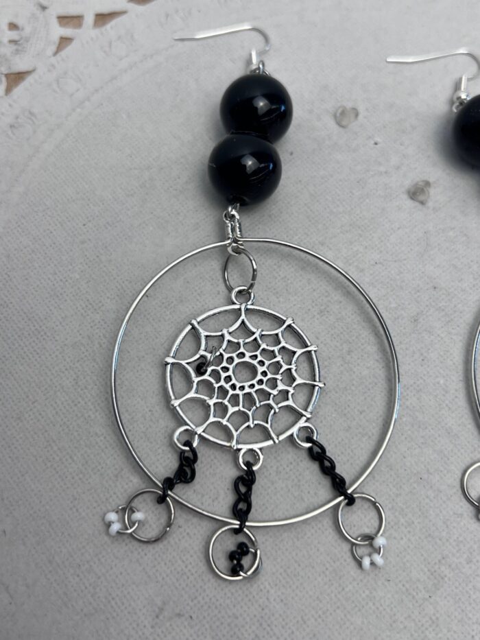 Boucles d'oreilles, perles, noires, capteur de rêve – Image 2