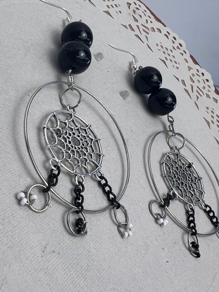 Boucles d'oreilles, perles, noires, capteur de rêve – Image 3