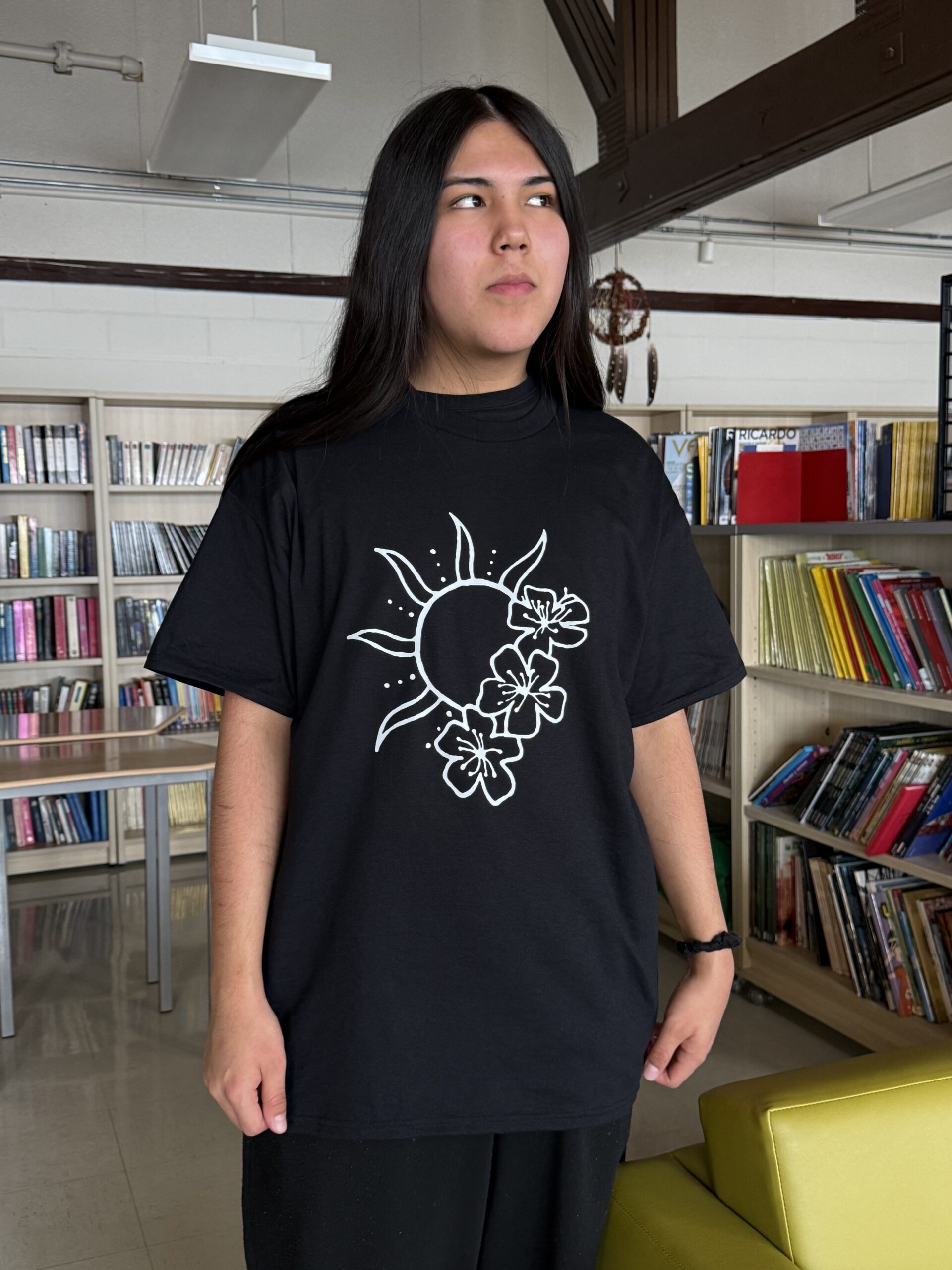 T-shirt, noir, soleil, fleur, anishnabe, FPT – Image 2