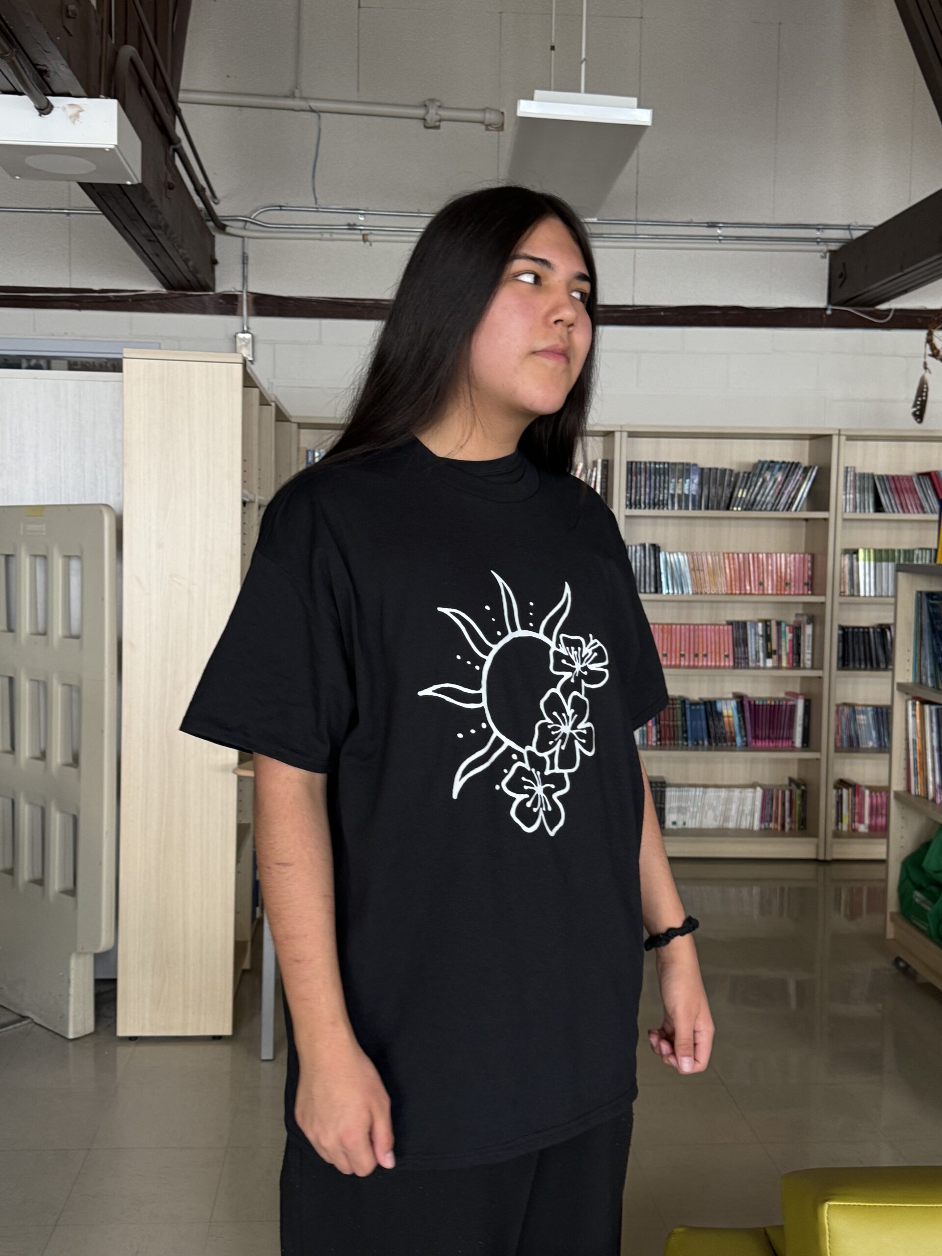 T-shirt, noir, soleil, fleur, anishnabe, FPT – Image 3