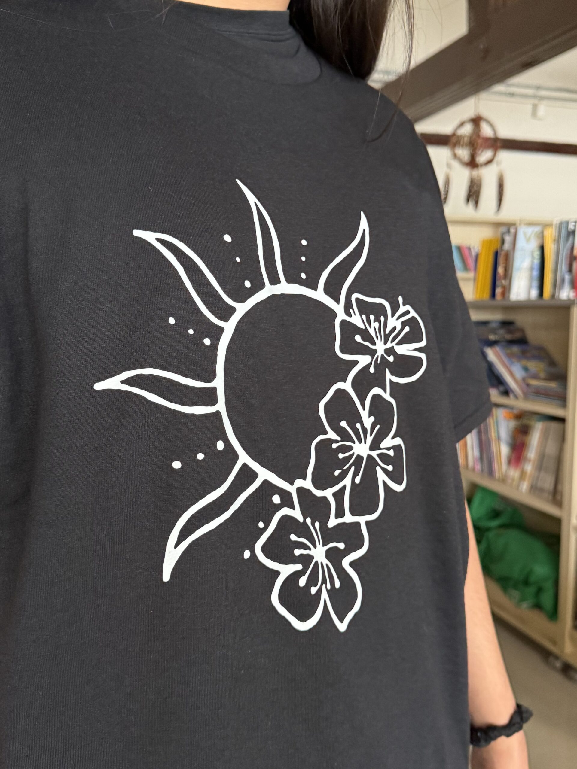 T-shirt, noir, soleil, fleur, anishnabe, FPT – Image 4